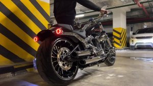 Меняем выхлоп мотоцикла на один из самых лучших.