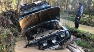 К пирамиде уаз, нива,тойота 4runner