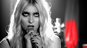 The Pretty Reckless - Take Me Down (HD)