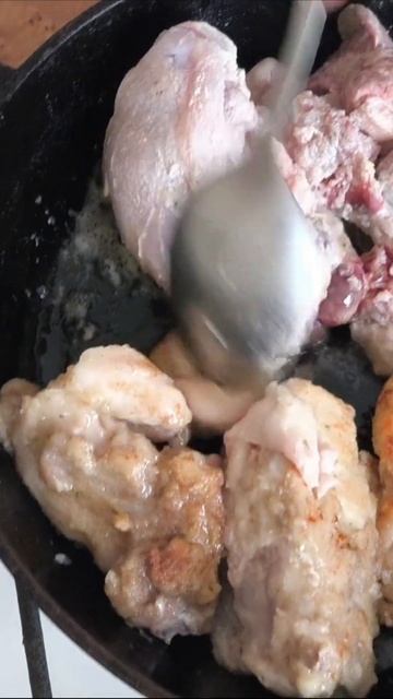 Кролик в сметане тушеный! Как приготовить кролика ВКУСНО  на сковороде #кроликнасковороде #shorts