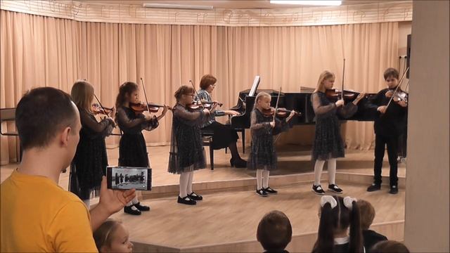 Металлиди Ж. "Деревенские музыканты" Исп. Струнный ансамбль 2-3 классов смотреть онлайн