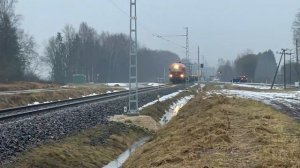 Тепловоз Си́менс ЭР20ЦФ-038 с грузовым поездом  Siemens ER20CF-038 with a freight train