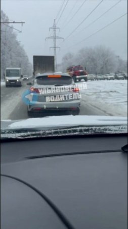 На Оренбургской, между ЦГКБ и Этилеи ДТП с участием маршрутки.   На место прибыла скорая и пожарная