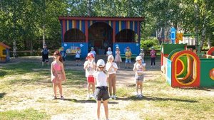 Утренняя гимнастика на свежем воздухе