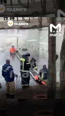 В Москве спасли мальчика, который 20 минут ждал помощи посередине озера