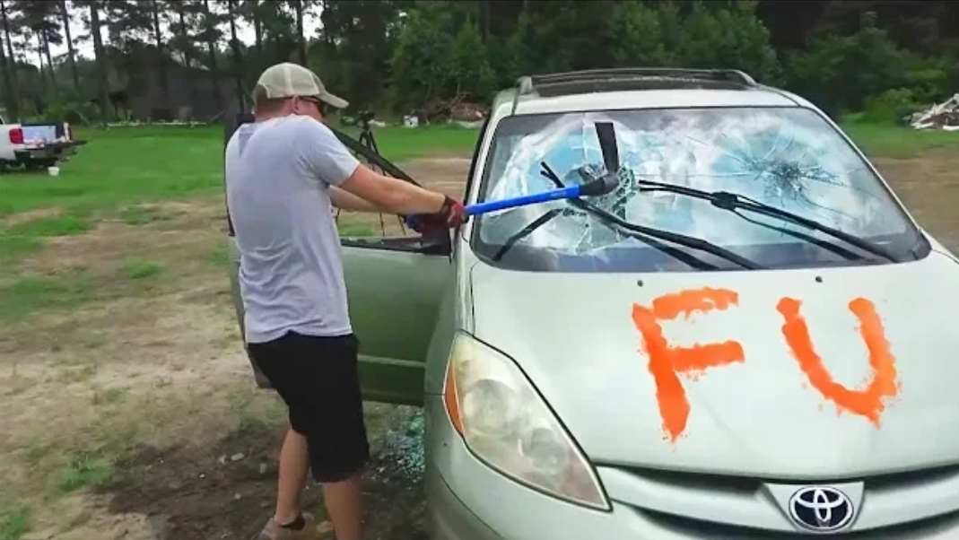 Мистер Бист — Разрушил Машину Друга и Удивил Его Новой - Лизун смотреть онлайн