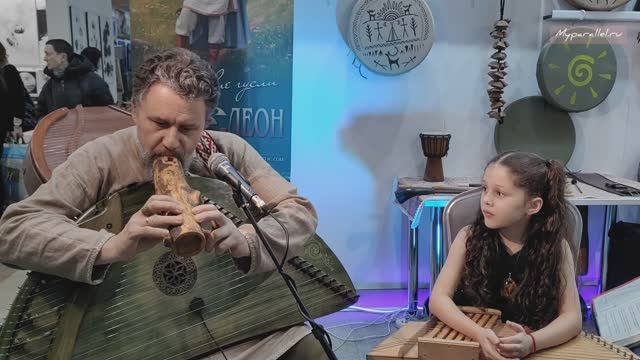Кирилл Богомилов умеет играть на пеньках