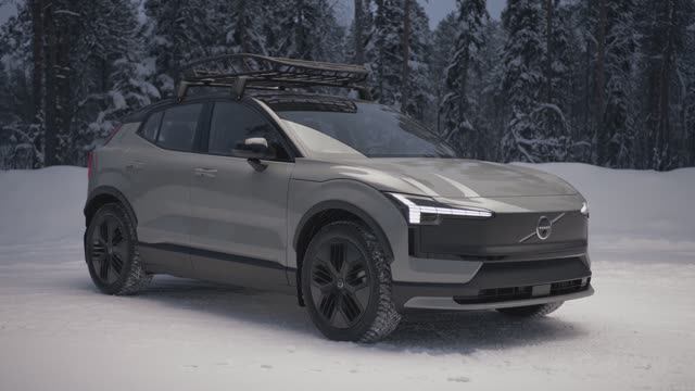 НОВЫЙ внедорожный электромобиль Volvo EX30 Cross Country (2025)