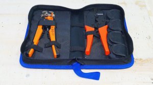 Инструмент для удаления изоляции концов проводов и обжима