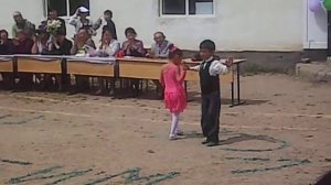 Смешной танец первоклашки...УГААРР....