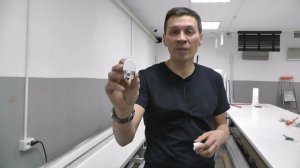 Производство и упаковка ручного тюлевого карниза на профиле somfy