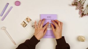 100 вопросов обо мне. Дневник для знакомства с собой и поиска счастья (со стикерами)