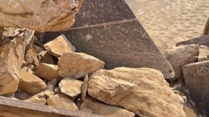 Строительство, дробление щебёнки