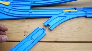 Томас-паровозик едет по рельсам ☆ 10 путей и автоматическая разветвлённая рельсовая дорога