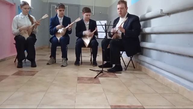 Ансамбль балалаек "Обертон" (старшая группа) - Катюша (М.В. Блантер)