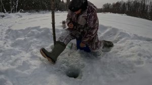 ГОРНАЯ РЫБАЛКА. Поклевка и поведение ленка под водой в феврале. Ловля ленка зимой.