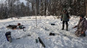 ЗИМНЯЯ РЫБАЛКА В -40° Как и на что ловить ленка, хариуса, тайменя зимой. Русская рыбалка.