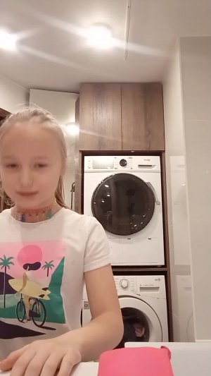 привожу себя в порядок перед школой