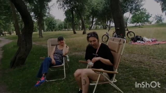 Пикник в парке, возле воды. Троещина, Киев