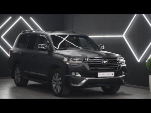 Оклейка черной матовой пленкой Toyota Land Cruiser 200