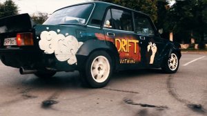 Девушка и злая жигули 2105. Зрелищный показ и дрифт.