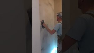 Шпатлёвка стен правилом. Пятая серия. Вертикальная проводка правилом.