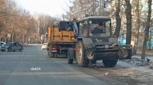 Уборка и загрузка снега трактором в самосвал МАЗ. Ульяновск, Засвияжье, ул. Полбина. 7 февраля 2025.