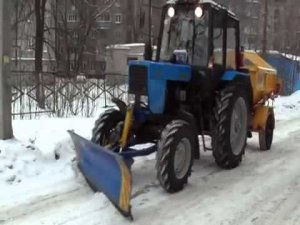 Пескоразбрасыватель полуприцепной коммунальный ПРК-3