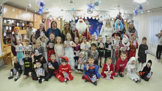 ВЕСЁЛАЯ ЁЛКА в детском саду!!! смотреть онлайн
