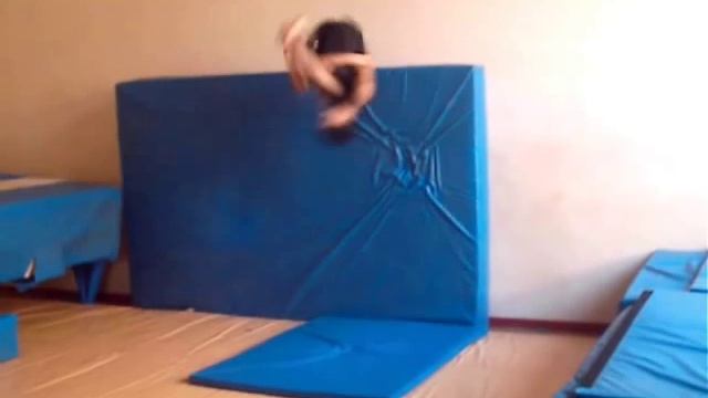 Wall Front Flip смотреть онлайн