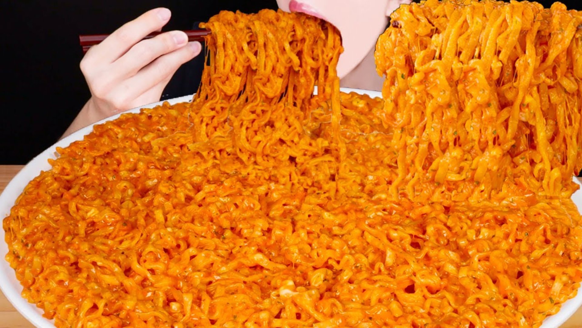 ASMR CHEESY CARBO FIRE NOODLES SPICY RAMEN RECIPE COOKING MUKBANG 치즈 까르보불닭볶음면 먹방 EATING SOUNDS смотреть онлайн