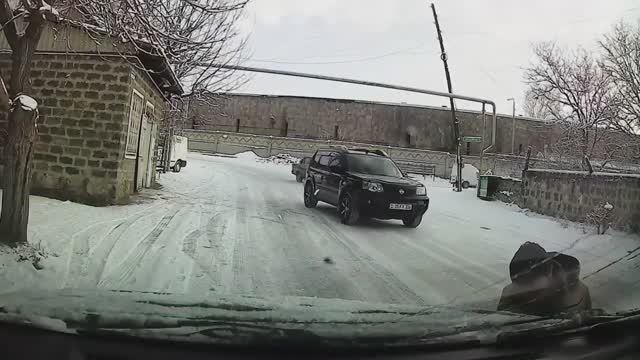 БЕЗУМНЫЕ СЛУЧАИ НА ЛЕДЯНОЙ ДОРОГЕ смотреть онлайн