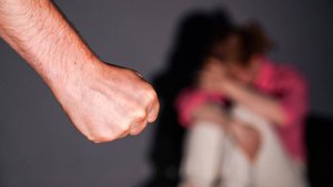 Россиянин связал бывшую жену скотчем и больше суток ее избивал