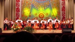 У ворот сосна зеленая