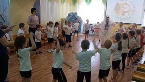 Танец со Снеговиком