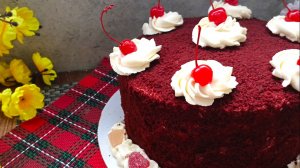 Бисквитный торт с вишневым муссом и нежным кремом чиз