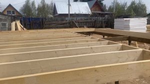 Строим обвязку доской, каркас пола.