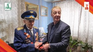 Вячеслав Франк вручил ветерану ВОВ Владимиру Кушпелеву медаль к 80-летию Победы