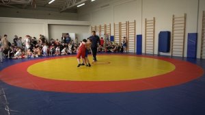 Борьба юных тяжеловесов!