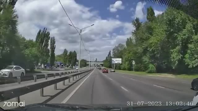 ДЕБИЛ НА ДОРОГЕ смотреть онлайн