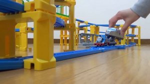 Томас и его друзья — видео с игрушками для детей - Набор для соревнований  Кенджи и Томаса.