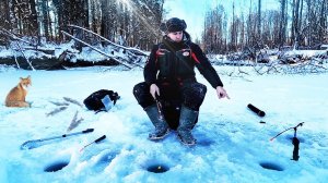 Зимняя рыбалка в тайге. Настоящая русская рыбалка на ленка и хариуса. Посвящение в рыбаки.