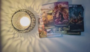 💔КАК ОН РЕАГИРУЕТ НА ТИШИНУ МЕЖДУ ВАМИ?❣️ТАРО ГАДАНИЕ