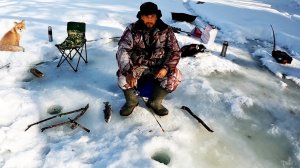 ГОРНАЯ РЫБАЛКА. Ловля крупных ленков из под льда. Зимняя рыбалка на дальнем востоке России.