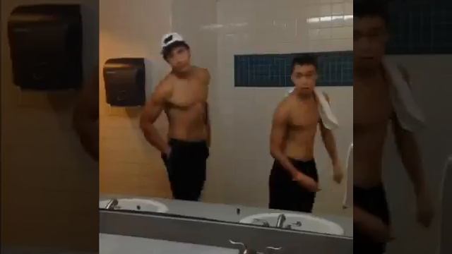 Как девушки проверить себя в зеркало против, как мальчики смотреть онлайн