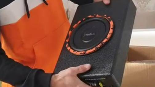 Распаковка, обзор, подключение и прослушка подседельного сабвуфера Barracuda 8A Underseat. смотреть онлайн