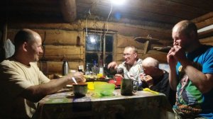 ПРОВЕЛИ НОЧЬ В ТАЁЖНОЙ ИЗБЕ. НА БЕРЕГУ ДАЛЁКОЙ СЕВЕРНОЙ РЕКИ.