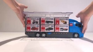 Маленькие машинки находятся в рабочей машине конвоя