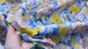 Батист  голубого цвета с принтом  жёлто-розовые цветы 14178