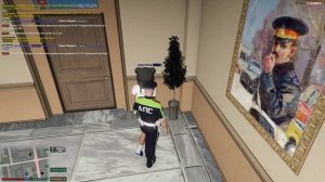 me пристегнул человека к кустику